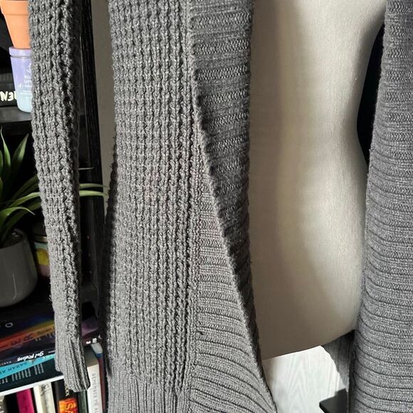 Old Navy Size XS Gray Knitted Sweater cardigan - Picture 3 of 7